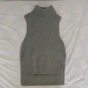 Sleeveless turtleneck sweater